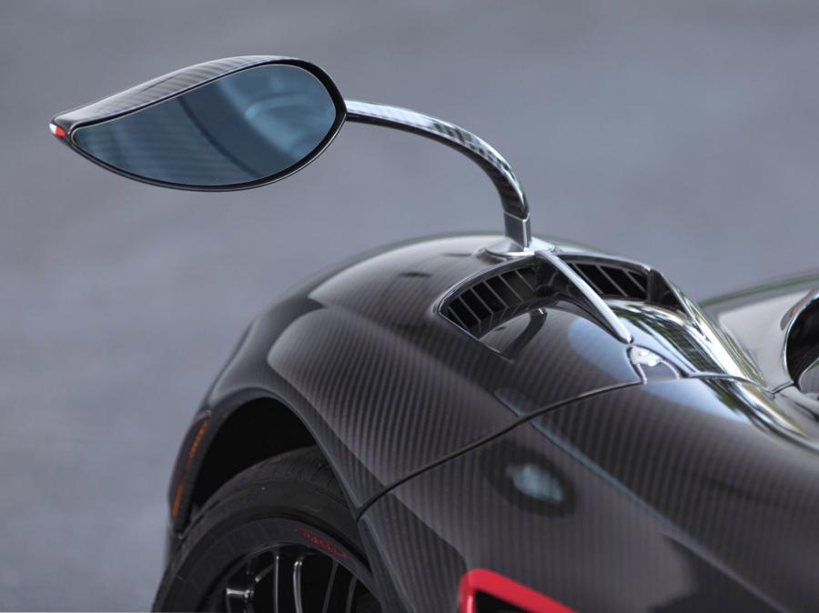 Детали экстерьера Pagani Huayra Roadster (94 of 100) 2017 года  (NA) (фото 2 из 61)